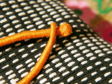Carica l&#39;immagine nel visualizzatore di Gallery, collane in cotone intrecciato con pendaglio  moneta antica afgana con scrittura araba .  pezzi unici con pendaglio riciclato .  ulteriori info e foto contattare .