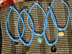 collane in cotone intrecciato con pendaglio  pendagli con pietre semipreziose montate in german silver .  agata  labradorite pietra del sole nera  pietre di luna  turchese   pezzi unici con pendaglio riciclato .  ulteriori info e foto contattare .  lunghezza collana escluso pendaglio 44 cm  pendaglio 3 x 3 ( +/- 1cm) spessore massimo dell'intreccio , della parte in cotone 1 cm   ig/fb etniko by crosato  3338778241 www.etniko.it