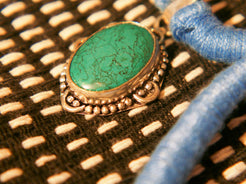 collane in cotone intrecciato con pendaglio  pendagli con pietre semipreziose montate in german silver .  agata  labradorite pietra del sole nera  pietre di luna  turchese   pezzi unici con pendaglio riciclato .  ulteriori info e foto contattare .  lunghezza collana escluso pendaglio 44 cm  pendaglio 3 x 3 ( +/- 1cm) spessore massimo dell'intreccio , della parte in cotone 1 cm   ig/fb etniko by crosato  3338778241 www.etniko.it