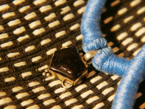 collane in cotone intrecciato con pendaglio  pendagli con pietre semipreziose montate in german silver .  agata  labradorite pietra del sole nera  pietre di luna  turchese   pezzi unici con pendaglio riciclato .  ulteriori info e foto contattare .  lunghezza collana escluso pendaglio 44 cm  pendaglio 3 x 3 ( +/- 1cm) spessore massimo dell'intreccio , della parte in cotone 1 cm   ig/fb etniko by crosato  3338778241 www.etniko.it