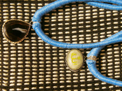 collane in cotone intrecciato con pendaglio  pendagli con pietre semipreziose montate in german silver .  agata  labradorite pietra del sole nera  pietre di luna  turchese   pezzi unici con pendaglio riciclato .  ulteriori info e foto contattare .  lunghezza collana escluso pendaglio 44 cm  pendaglio 3 x 3 ( +/- 1cm) spessore massimo dell'intreccio , della parte in cotone 1 cm   ig/fb etniko by crosato  3338778241 www.etniko.it