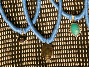 collana cotone pendaglio pietre semipreziose