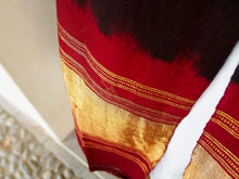 Carica l&#39;immagine nel visualizzatore di Gallery, scialle , stola indiana in cotone di alta grammatura . buono per inverno e mezza stagione . come pareo o sciarpa .  organic cotton 100%  65 x 210 cm 