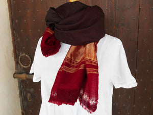 scialle , stola indiana in cotone di alta grammatura . buono per inverno e mezza stagione . come pareo o sciarpa .  organic cotton 100%  65 x 210 cm 