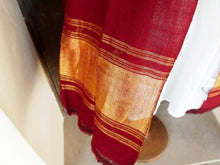 Carica l&#39;immagine nel visualizzatore di Gallery, scialle , stola indiana in cotone di alta grammatura . buono per inverno e mezza stagione . come pareo o sciarpa .  organic cotton 100%