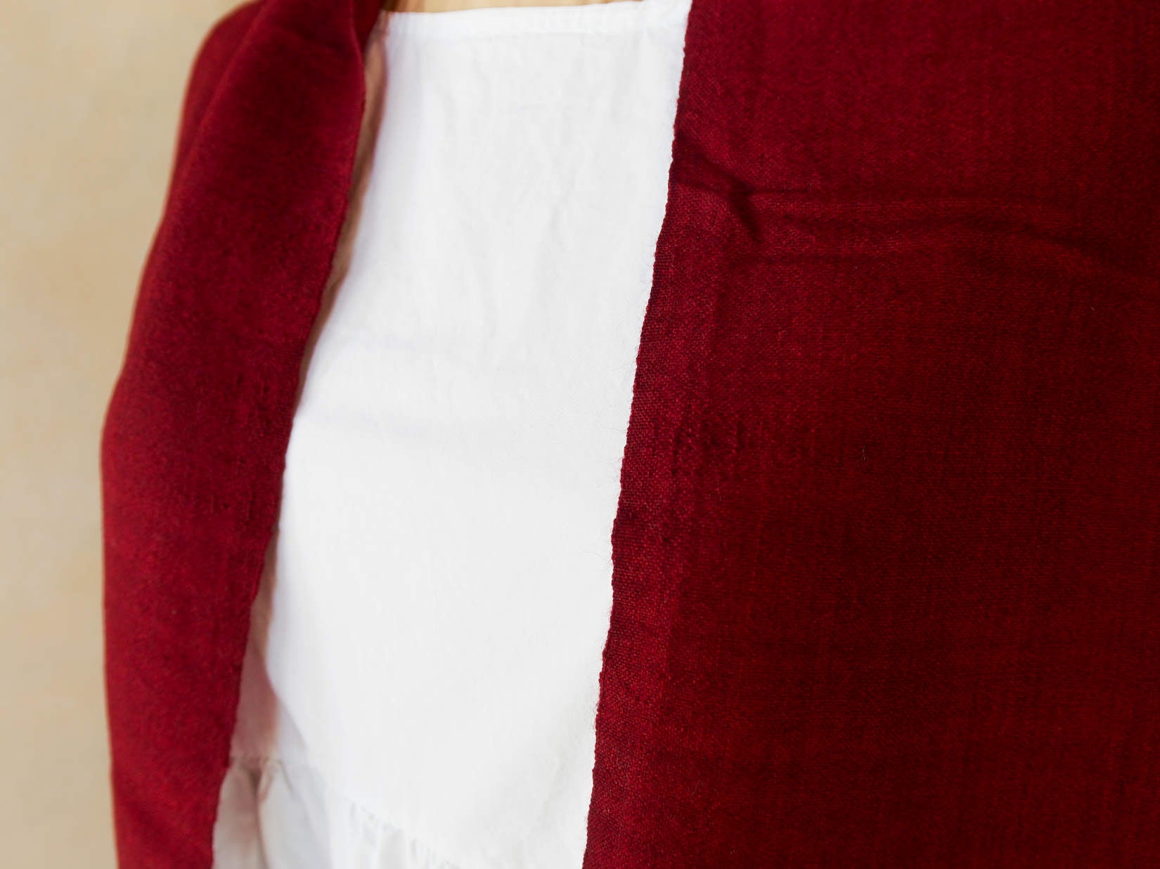scialle , stola indiana in cotone di alta grammatura . buono per inverno e mezza stagione . come pareo o sciarpa .  organic cotton 100%