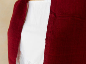 scialle , stola indiana in cotone di alta grammatura . buono per inverno e mezza stagione . come pareo o sciarpa .  organic cotton 100%
