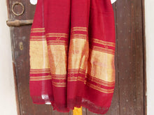 Carica l&#39;immagine nel visualizzatore di Gallery, scialle , stola indiana in cotone di alta grammatura . buono per inverno e mezza stagione . come pareo o sciarpa .  organic cotton 100%