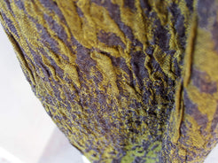 scialle in lana misto cotone  sciarpa con fibre elasticizzate  doppia finitura , un lato viola scuro con estremità arancioni , un lato viola / arancio