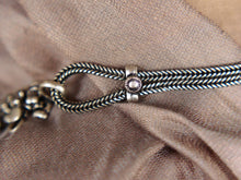 Carica l&#39;immagine nel visualizzatore di Gallery, collana indiana con chiave, in german silver, assemblato artigianalmente. lunghezza 43cm, peso 80 gr  ma cosa rappresenta la chiave? ... La chiave ti dà il potere di varcare una soglia, di aprire qualcosa di inviolabile, porte, cancelli, scrigni, lucchetti e serrature in generale, è simbolo di libertà, di scoperta e di conoscenza 