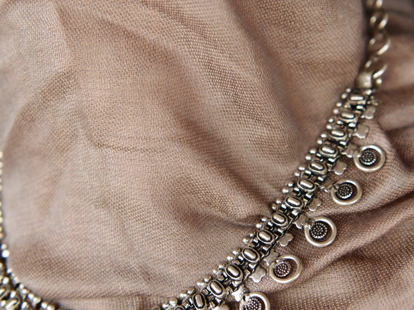 collana indiana con chiave, in german silver,  assemblato artigianalmente.  lunghezza 47cm, peso 51 gr