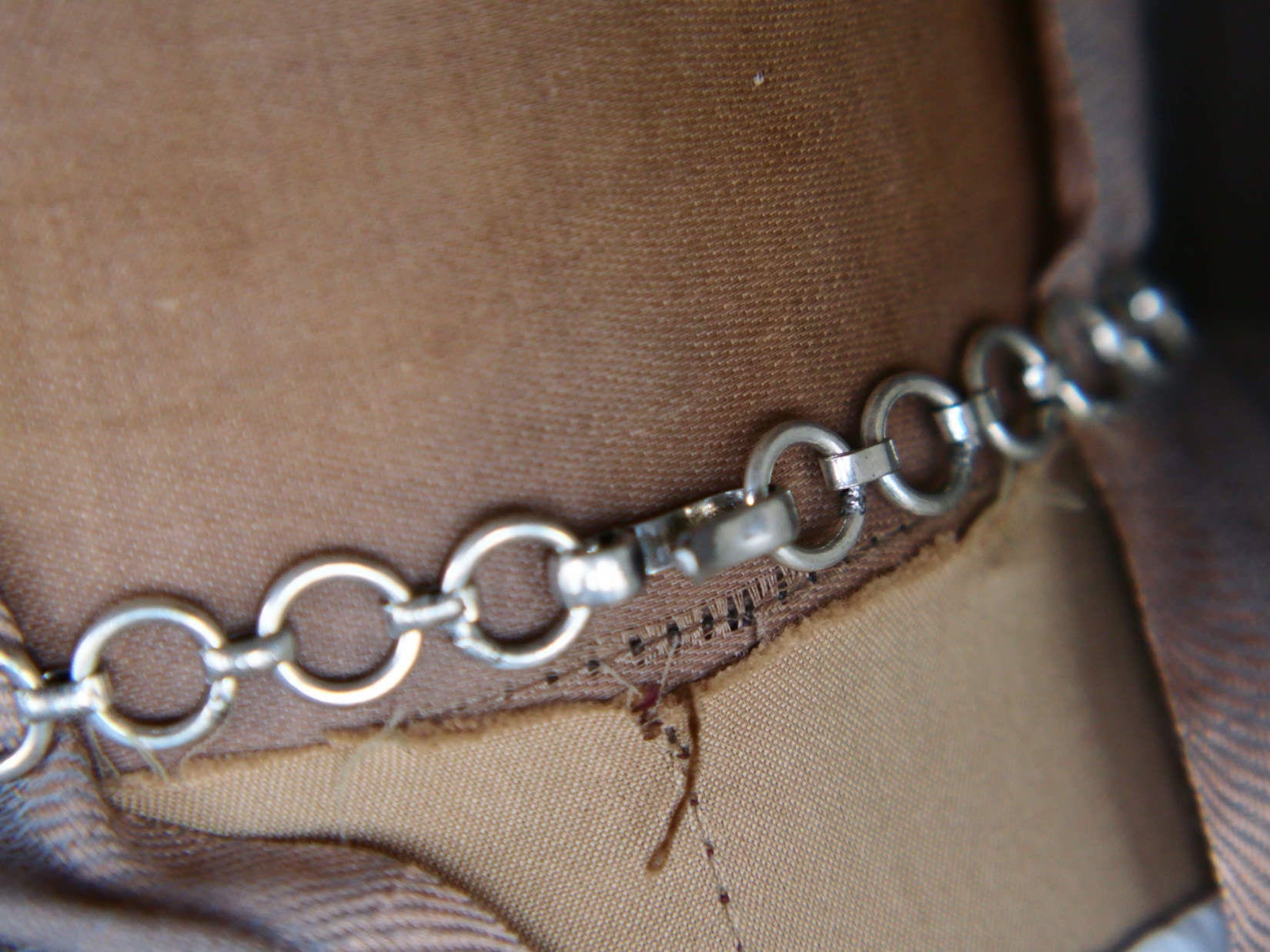 collana indiana con chiave, in german silver,  assemblato artigianalmente.  lunghezza 47cm, peso 51 gr