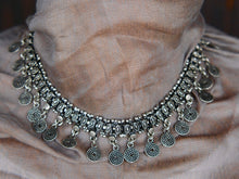Carica l&#39;immagine nel visualizzatore di Gallery, collana indiana in german silver, assemblato artigianalmente. lunghezza 41cm, peso 65 gr   