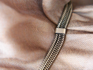 leggera collana indiana multifilo in german silver,  assemblato artigianalmente.  lunghezza 50cm, peso 50 gr