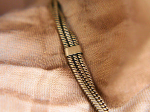 leggera collana indiana multifilo in german silver,  assemblato artigianalmente.  lunghezza 50cm, peso 50 gr