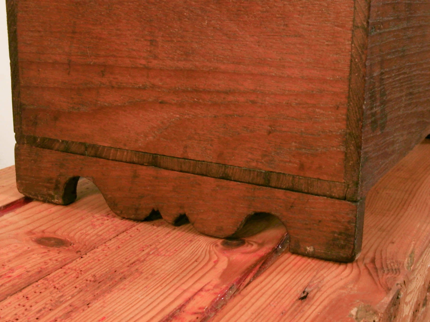 scatola , box indiano in legno di teak con apertura scorrevole .  scatola costruita ed assemblata artigianalmente , databile prima metà 900 . tutta originale in ogni parte .  34x22h25cm
