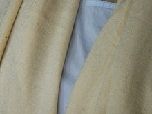 Carica l&#39;immagine nel visualizzatore di Gallery, Scialle indiano in cachemire e seta in proporzione 70 / 30  Il cashmere (nome inglese) o cachemire (nome francese), è una pregiata fibra tessile formata con il pelo di Capra hircus. Il suo nome viene dal Kashmir, regione storica attualmente divisa tra India, Pakistan e Cina, da dove la si esportò verso l&#39;Europa sin dall&#39;inizio del XIX secolo. un tessuto pregiato.  Costruito con un&#39;armatura a tela,.  peso 190grammi, dimensioni 70x210cm.