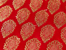 Carica l&#39;immagine nel visualizzatore di Gallery, Borsetta, pochette ricamata, prodotto artigianale indiano. Dimensioni 32x20cm, peso 180gr, lunghezza tracolla 110cm. Pezzo unico.
