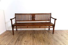 Carica l&#39;immagine nel visualizzatore di Gallery, Panca Coloniale Indiana Autentica In Stile Coloniale. Legno Di Teak. Databile Primi Del ’900. Dimensioni 182x52xh95cm.  