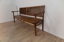 Carica l&#39;immagine nel visualizzatore di Gallery, Panca Coloniale Indiana Autentica In Stile Coloniale. Legno Di Teak. Databile Primi Del ’900. Dimensioni 182x52xh95cm.  