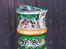 Carica l&#39;immagine nel visualizzatore di Gallery, Portadocumenti in metallo dipinto con tappo, ideale anche come vaso... Pezzo unico lavorato e decorato a mano.  diametro 14 h64cm     per info e ulteriori foto 0039 3338778241 info@etniko.it facebook / instagram : etnikobycrosato