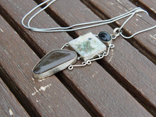 Carica l&#39;immagine nel visualizzatore di Gallery, pendaglio indiano hand made in argento, con onice, diaspro e agata. fatto a mano, pezzo unico.  misure pendaglio 11 x 4 spessore 0,5 cm peso 40 grammi  catena o collane da abbinare disponibili, per info o foto contattare watshapp 0039 3338778241 mail info@etniko.it ig/fb/ebay : etnikobycrosato