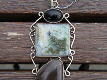 Carica l&#39;immagine nel visualizzatore di Gallery, pendaglio indiano hand made in argento, con onice, diaspro e agata. fatto a mano, pezzo unico.  misure pendaglio 11 x 4 spessore 0,5 cm peso 40 grammi  catena o collane da abbinare disponibili, per info o foto contattare watshapp 0039 3338778241 mail info@etniko.it ig/fb/ebay : etnikobycrosato