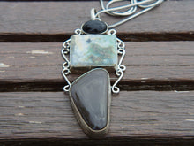Carica l&#39;immagine nel visualizzatore di Gallery, pendaglio indiano hand made in argento, con onice, diaspro e agata. fatto a mano, pezzo unico.  misure pendaglio 11 x 4 spessore 0,5 cm peso 40 grammi  catena o collane da abbinare disponibili, per info o foto contattare watshapp 0039 3338778241 mail info@etniko.it ig/fb/ebay : etnikobycrosato