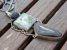 Carica l&#39;immagine nel visualizzatore di Gallery, pendaglio indiano hand made in argento, con onice, diaspro e agata. fatto a mano, pezzo unico.  misure pendaglio 11 x 4 spessore 0,5 cm peso 40 grammi  catena o collane da abbinare disponibili, per info o foto contattare watshapp 0039 3338778241 mail info@etniko.it ig/fb/ebay : etnikobycrosato