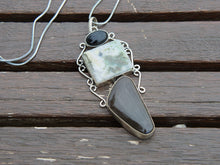 Carica l&#39;immagine nel visualizzatore di Gallery, pendaglio indiano hand made in argento, con onice, diaspro e agata. fatto a mano, pezzo unico.  misure pendaglio 11 x 4 spessore 0,5 cm peso 40 grammi  catena o collane da abbinare disponibili, per info o foto contattare watshapp 0039 3338778241 mail info@etniko.it ig/fb/ebay : etnikobycrosato
