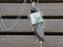 Carica l&#39;immagine nel visualizzatore di Gallery, pendaglio indiano hand made in argento, con onice, diaspro e agata. fatto a mano, pezzo unico.  misure pendaglio 11 x 4 spessore 0,5 cm peso 40 grammi  catena o collane da abbinare disponibili, per info o foto contattare watshapp 0039 3338778241 mail info@etniko.it ig/fb/ebay : etnikobycrosato