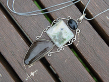 Carica l&#39;immagine nel visualizzatore di Gallery, pendaglio indiano hand made in argento, con onice, diaspro e agata. fatto a mano, pezzo unico.  misure pendaglio 11 x 4 spessore 0,5 cm peso 40 grammi  catena o collane da abbinare disponibili, per info o foto contattare watshapp 0039 3338778241 mail info@etniko.it ig/fb/ebay : etnikobycrosato