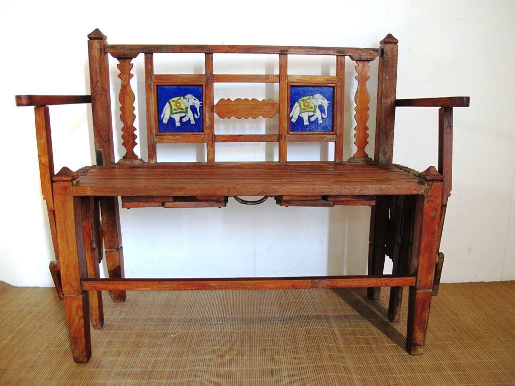 Particolare Panca Indiana Coloniale Trasformabile In Letto. Pezzo Unico E Autentico. Dimensioni 107x47xh90cm.