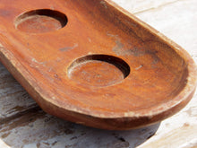 Carica l&#39;immagine nel visualizzatore di Gallery, portacandele indiano in legno di teak con 4 fori per candele con foro diametro5 cm.  dimensioni 50x13xh3cm   disponibili vari modelli, per info e foto ulteriori contattare  info@etniko.it 0039 3338778241 instagram, facebook e pinterest : etnikobycrosato