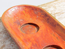 Carica l&#39;immagine nel visualizzatore di Gallery, portacandele indiano in legno di teak con 4 fori per candele con foro diametro5 cm.  dimensioni 50x13xh3cm   disponibili vari modelli, per info e foto ulteriori contattare  info@etniko.it 0039 3338778241 instagram, facebook e pinterest : etnikobycrosato