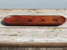 Carica l&#39;immagine nel visualizzatore di Gallery, portacandele indiano in legno di teak con 4 fori per candele con foro diametro5 cm.  dimensioni 50x13xh3cm   disponibili vari modelli, per info e foto ulteriori contattare  info@etniko.it 0039 3338778241 instagram, facebook e pinterest : etnikobycrosato