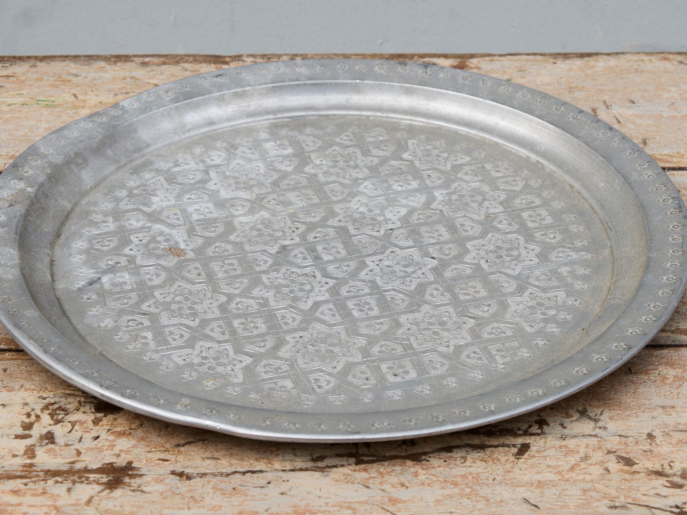 Piatto Marocco In Alluminio Lavorato Ad Incisione. Diametro 39 h2cm.  per ulteriori info o dettagli: info@etniko.it 0039 3338778241 ig/fb : etniko by crosato etsy : etnikobycrosato