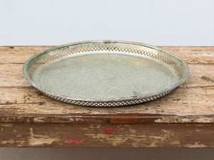 Piatto Marocchino lavorato finemente ad incisione in acciaio inossidabile, white metal.  Diametro 45 h 4cm.    per ulteriori info o dettagli: info@etniko.it 0039 3338778241 ig/fb : etniko by crosato etsy : etnikobycrosato