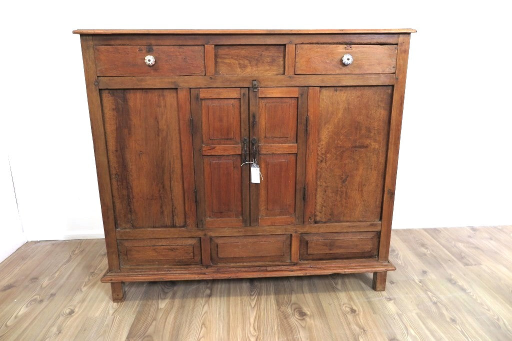 Comò Indiano Con 2 Cassetti E 2 Ante. Dimensioni 122x63xh110cm.