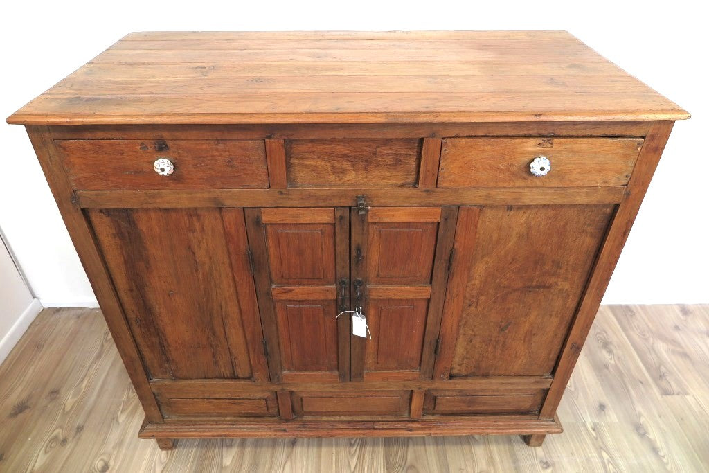 Comò Indiano Con 2 Cassetti E 2 Ante. Dimensioni 122x63xh110cm.