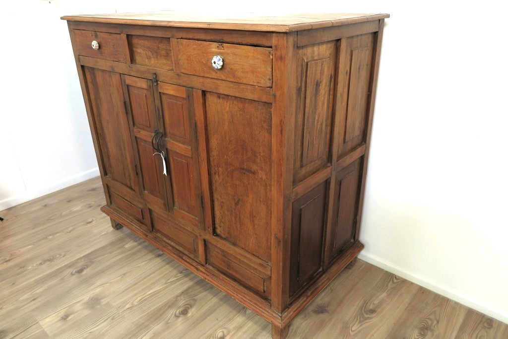Comò Indiano Con 2 Cassetti E 2 Ante. Dimensioni 122x63xh110cm.
