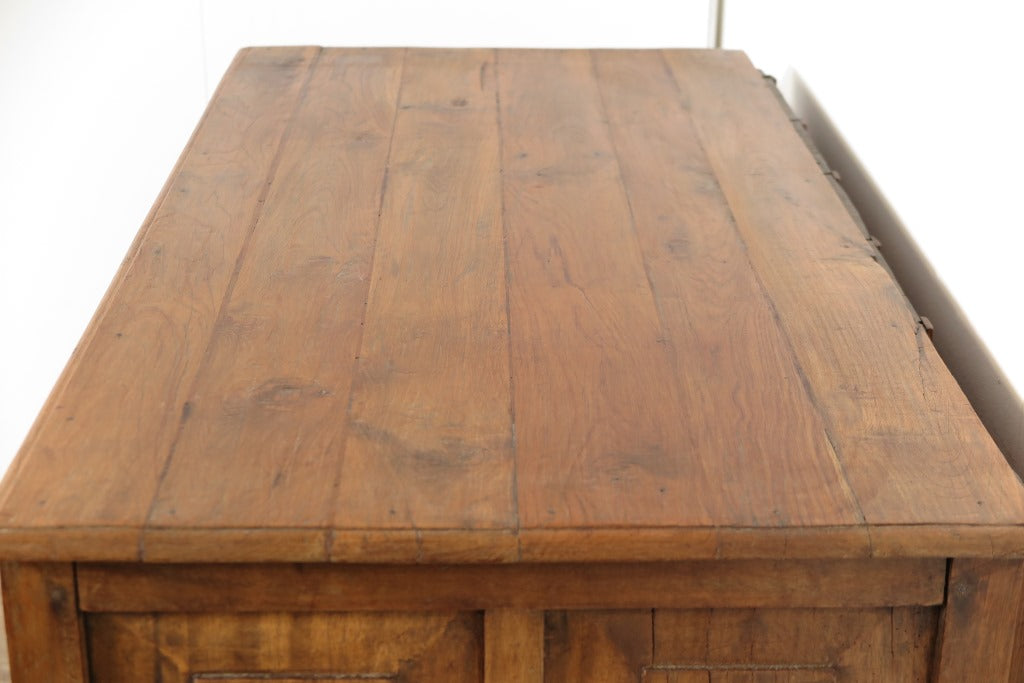 Comò Indiano Con 2 Cassetti E 2 Ante. Dimensioni 122x63xh110cm.