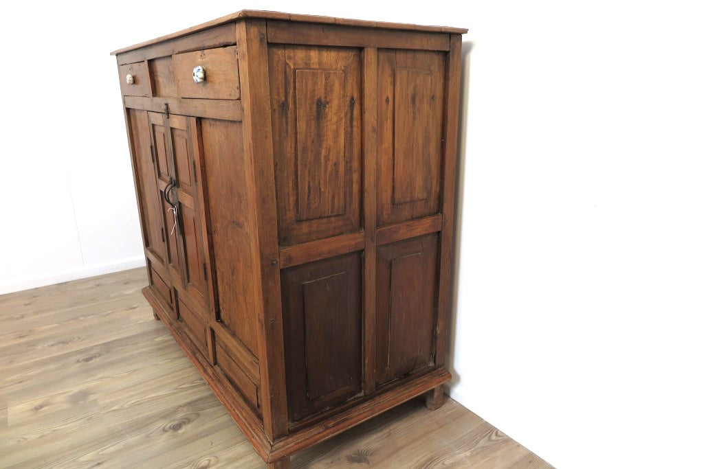 Comò Indiano Con 2 Cassetti E 2 Ante. Dimensioni 122x63xh110cm.