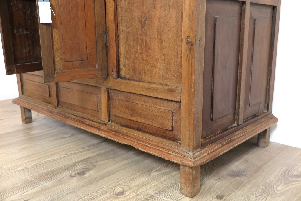 Comò Indiano Con 2 Cassetti E 2 Ante. Dimensioni 122x63xh110cm.