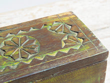 Carica l&#39;immagine nel visualizzatore di Gallery, Portaspezie Indiano In Teak Inciso E Dipinto Ricavato Da Un Unico Pezzo Di Legno, Con Apertura Girevole.  Dimensioni 30x13xh11cm.  per qualsiasi info whatsapp 0039 3338778241 ig/fb/pinterest : etnikobycrosato info@etniko.it
