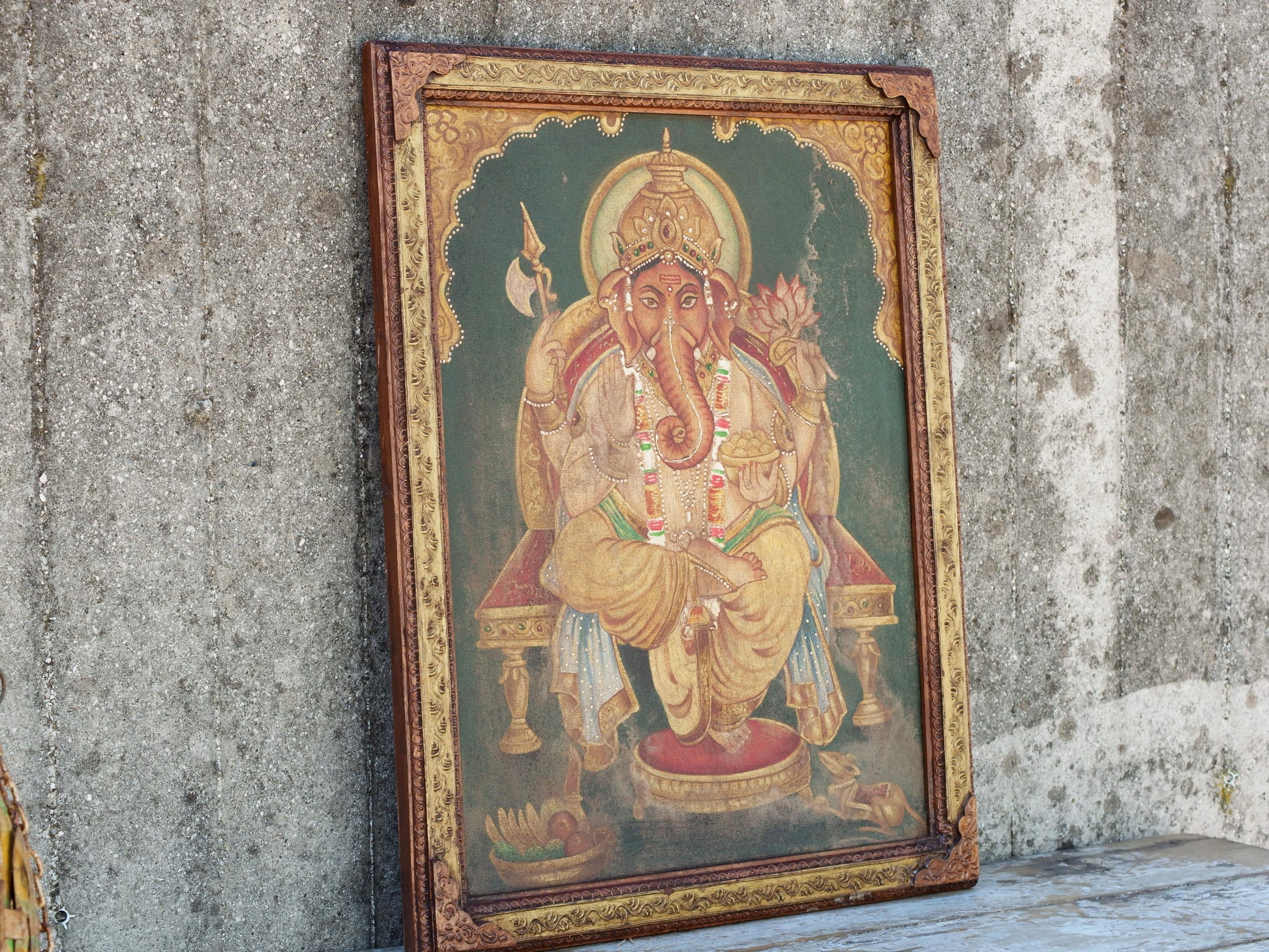 Vista d'insieme del quadro artigianale raffigurante la divinità Ganesha.