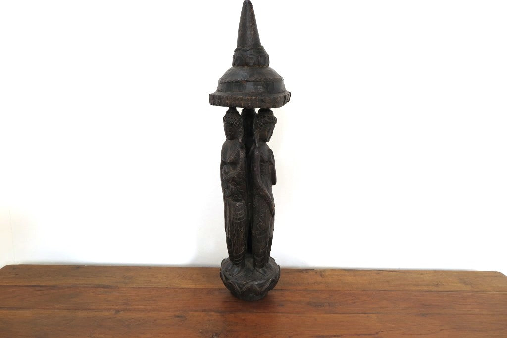 Statua Buddha Incavata Da Un Unico Tronco Di Legno In Teak. Provenienza India. Dimensioni Diamtero 16 h58cm.
