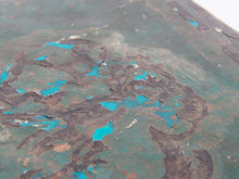 Carica l&#39;immagine nel visualizzatore di Gallery, scatola cinese cartapesta e tessuto, dipinta e laccata. dimensioni 30x36xh15cm.