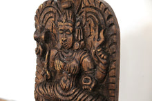 Carica l&#39;immagine nel visualizzatore di Gallery, Statua Shiva in legno, tronco di teak inciso, databile metà 900, pezzo unico lavorato artigianalmente. dimensioni 30x12xh40cm.