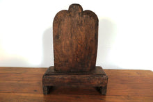 Carica l&#39;immagine nel visualizzatore di Gallery, Statua Shiva in legno, tronco di teak inciso, databile metà 900, pezzo unico lavorato artigianalmente. dimensioni 30x12xh40cm.